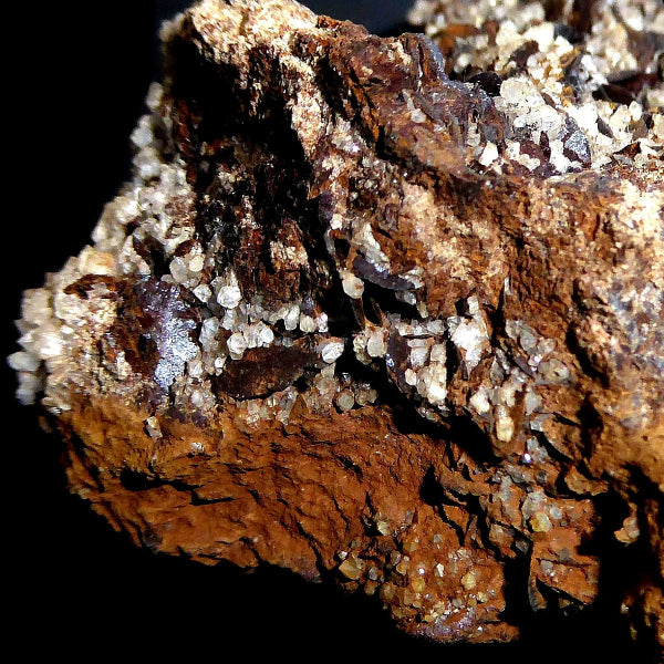 Jianshuiita, Siderita, Dolomita