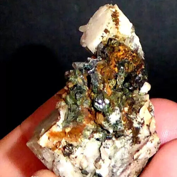 Aegirine, Quartz, Zircon, Microcline