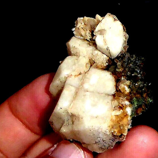 Aegirina, Zircon, Cuarzo, Microclina