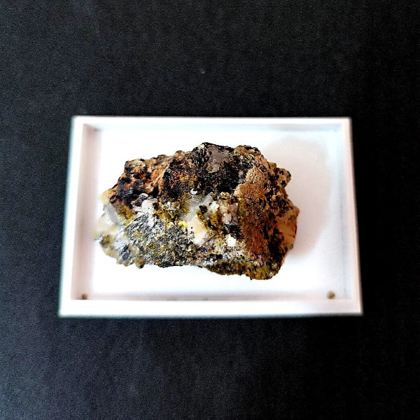 Manganbabingtonite, Johannsenite, Quartz