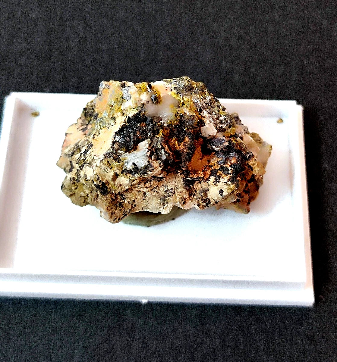 Manganbabingtonite, Johannsenite, Quartz
