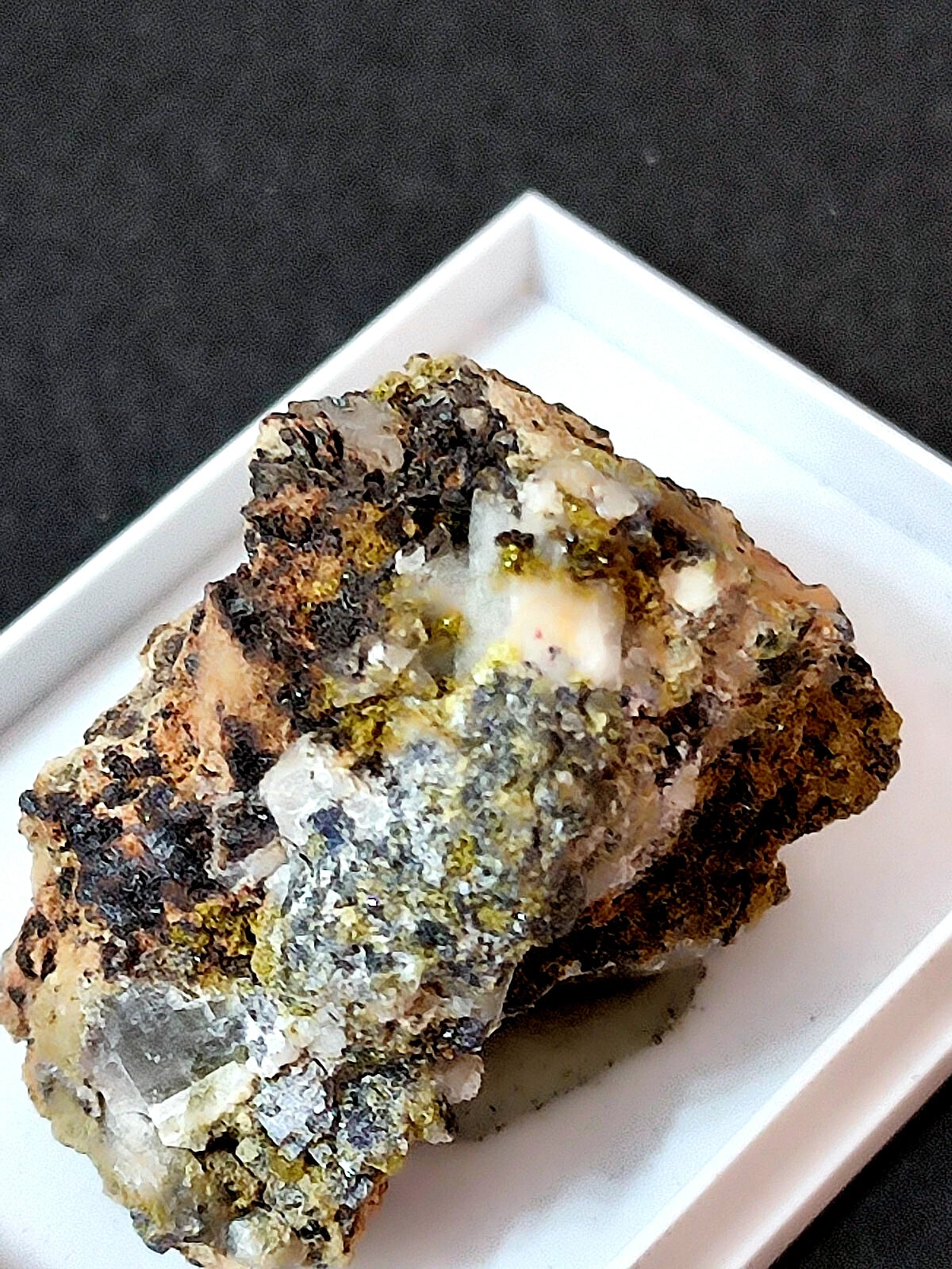 Manganbabingtonite, Johannsenite, Quartz