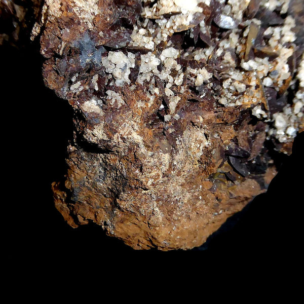 Jianshuiita, Siderita, Dolomita