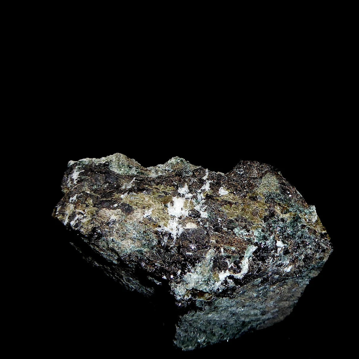 Granate Var. Hessonita, Diopsido