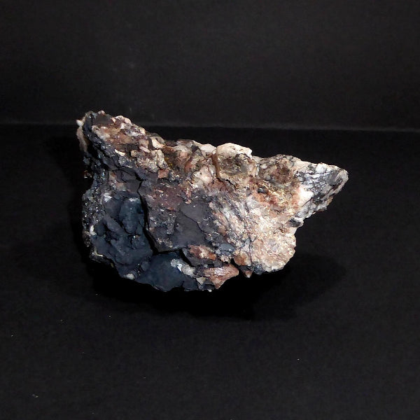 Ferro-actinolite, Pyrolusite