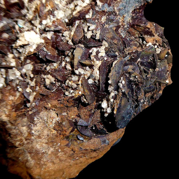 Jianshuiita, Siderita, Dolomita