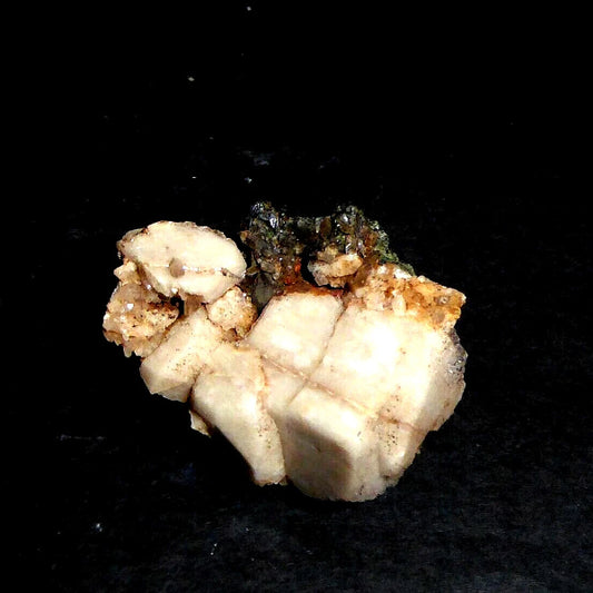 Aegirine, Quartz, Zircon, Microcline